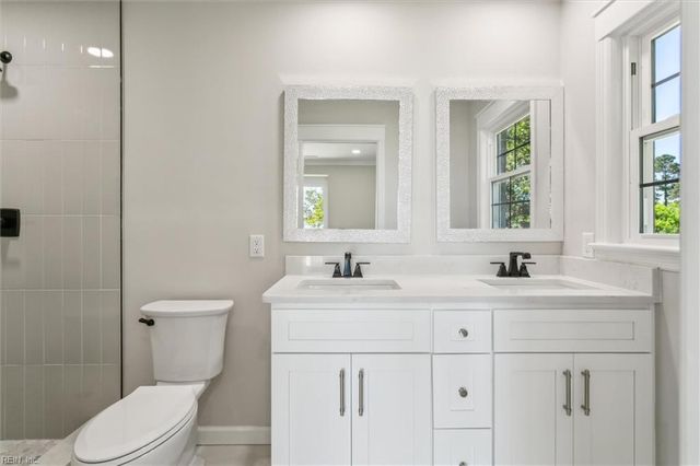 12 Lands End CIR, Hampton, VA 23669