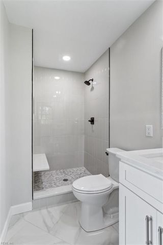 12 Lands End CIR, Hampton, VA 23669