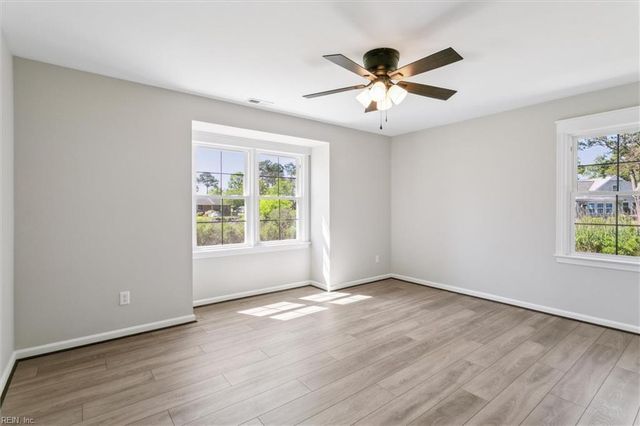 12 Lands End CIR, Hampton, VA 23669