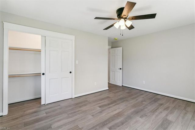 12 Lands End CIR, Hampton, VA 23669