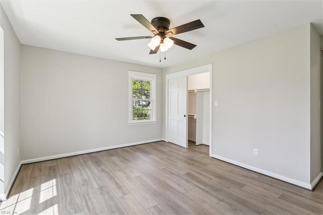 12 Lands End CIR, Hampton, VA 23669