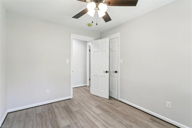 12 Lands End CIR, Hampton, VA 23669