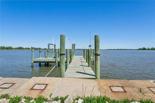 12 Lands End CIR, Hampton, VA 23669