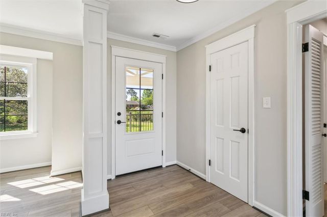 12 Lands End CIR, Hampton, VA 23669