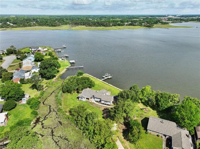 12 Lands End CIR, Hampton, VA 23669