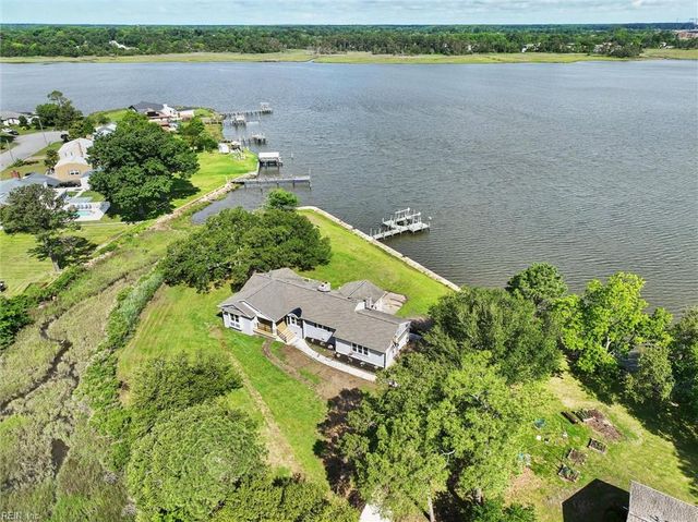 12 Lands End CIR, Hampton, VA 23669