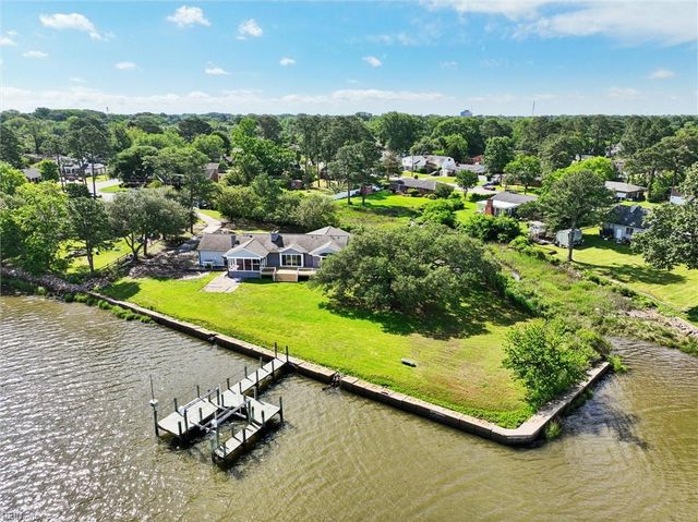 12 Lands End CIR, Hampton, VA 23669