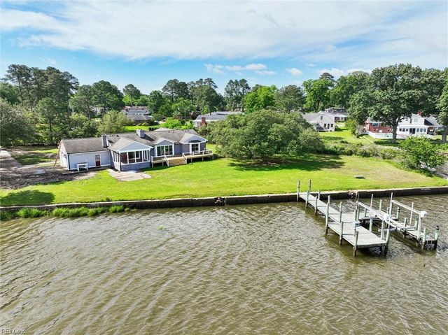 12 Lands End CIR, Hampton, VA 23669