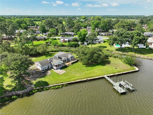 12 Lands End CIR, Hampton, VA 23669