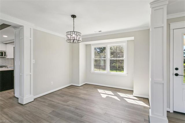 12 Lands End CIR, Hampton, VA 23669