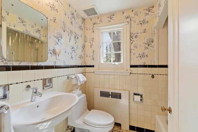 232 Rutledge Rd, Belmont, MA 02478