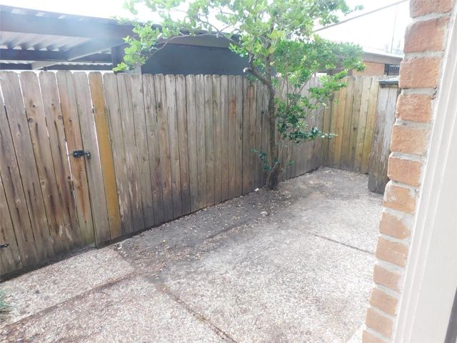 472 N Post Oak Lane, Houston, TX 77024