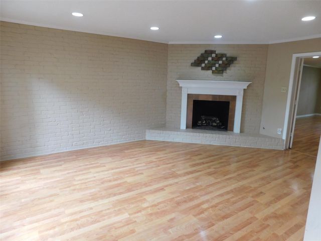 472 N Post Oak Lane, Houston, TX 77024