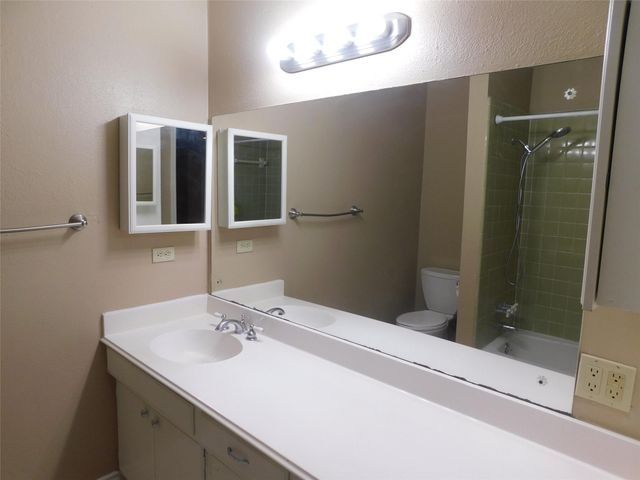 472 N Post Oak Lane, Houston, TX 77024