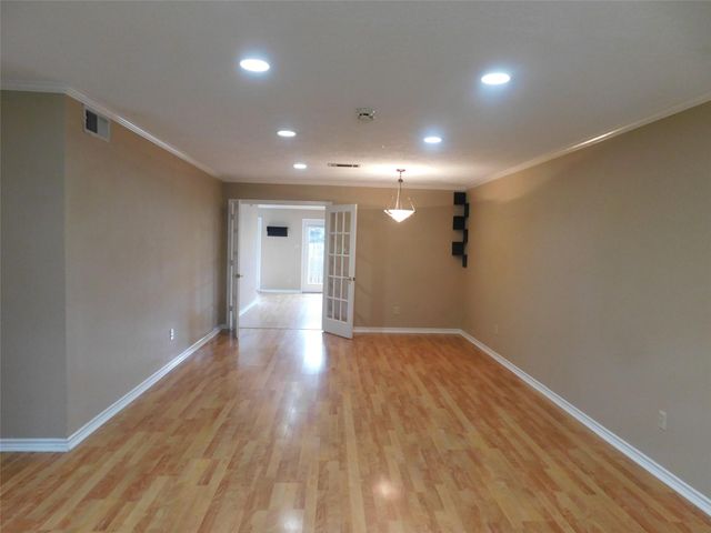 472 N Post Oak Lane, Houston, TX 77024