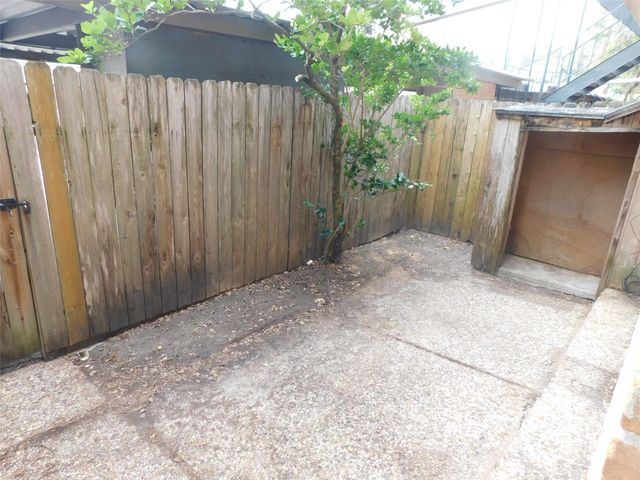 472 N Post Oak Lane, Houston, TX 77024
