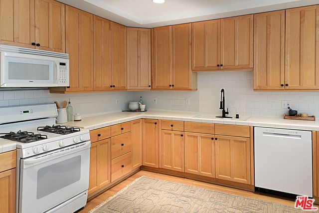 4915 Coldwater Canyon Avenue 4, Sherman Oaks, CA 91423