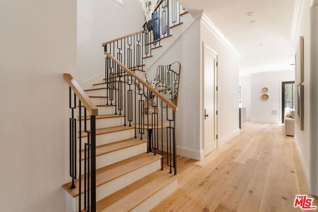 10560 Bradbury Road, Los Angeles, CA 90064