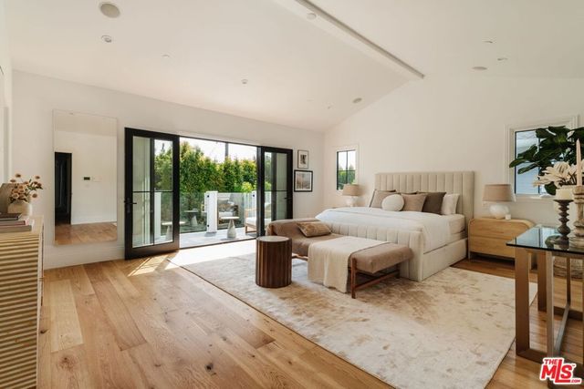 10560 Bradbury Road, Los Angeles, CA 90064