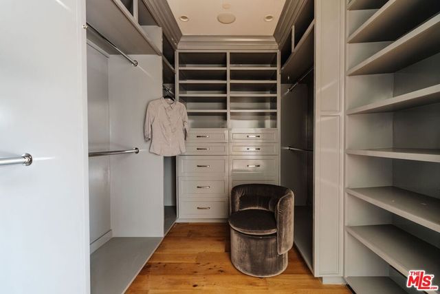 10560 Bradbury Road, Los Angeles, CA 90064