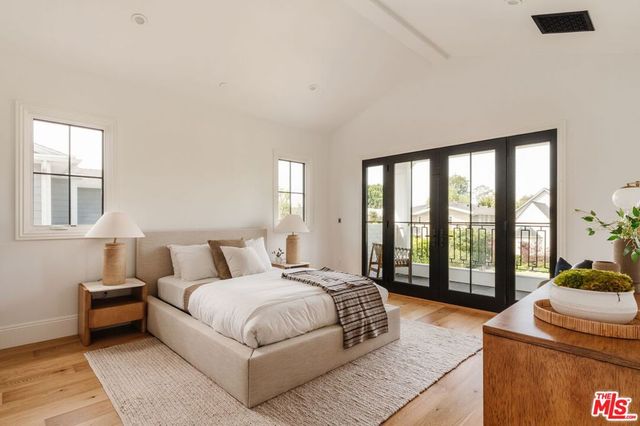 10560 Bradbury Road, Los Angeles, CA 90064