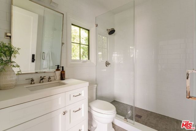 10560 Bradbury Road, Los Angeles, CA 90064