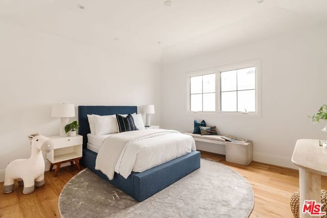 10560 Bradbury Road, Los Angeles, CA 90064