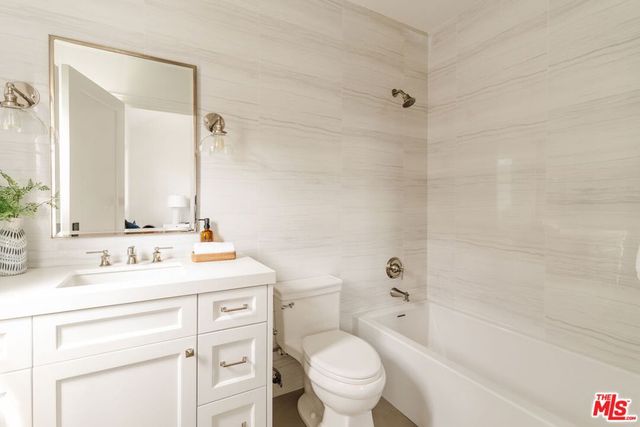 10560 Bradbury Road, Los Angeles, CA 90064