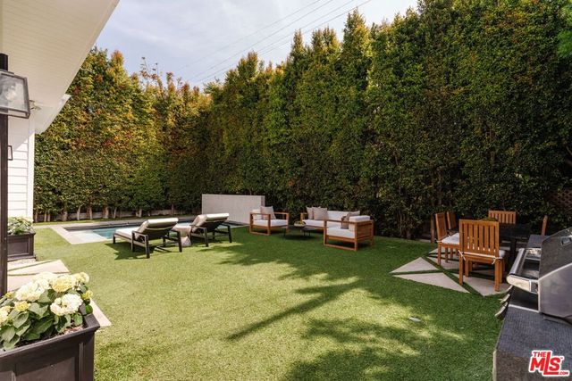 10560 Bradbury Road, Los Angeles, CA 90064