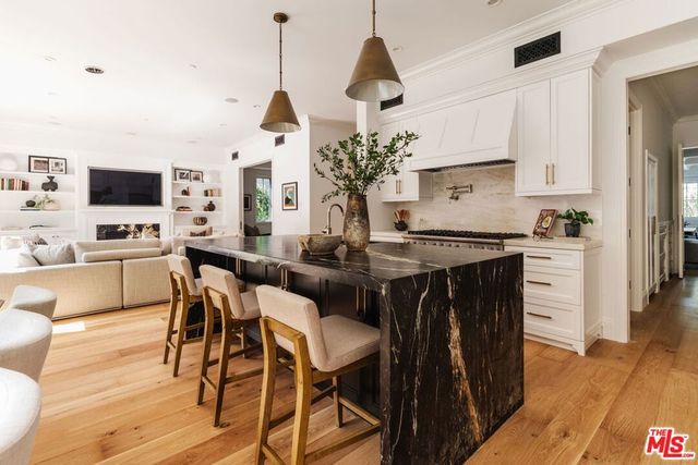 10560 Bradbury Road, Los Angeles, CA 90064