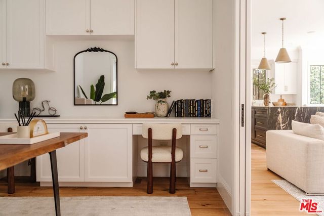 10560 Bradbury Road, Los Angeles, CA 90064