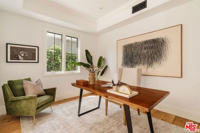 10560 Bradbury Road, Los Angeles, CA 90064