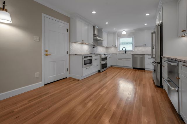 1820 Richmond Road, Lexington, KY 40502