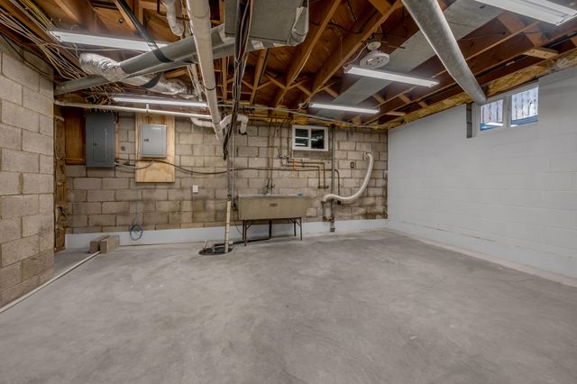 1820 Richmond Road, Lexington, KY 40502