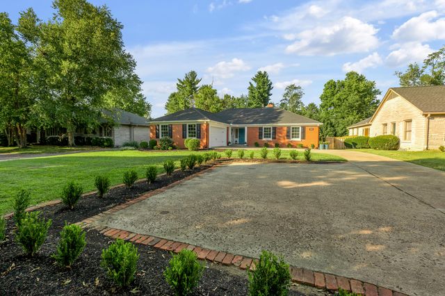 1820 Richmond Road, Lexington, KY 40502