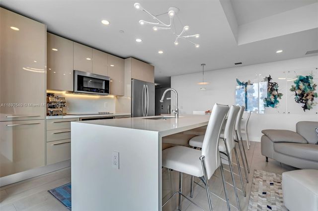 2000 Metropica Way 2001, Sunrise, FL 33323