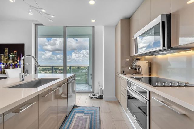 2000 Metropica Way 2001, Sunrise, FL 33323