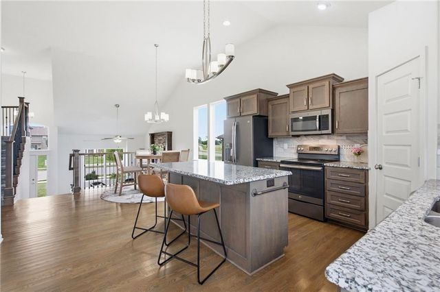 913 Coyote Drive, Raymore, MO 64083