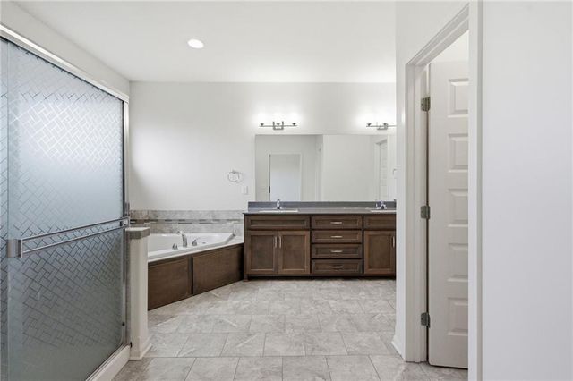 913 Coyote Drive, Raymore, MO 64083