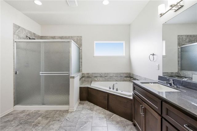 913 Coyote Drive, Raymore, MO 64083