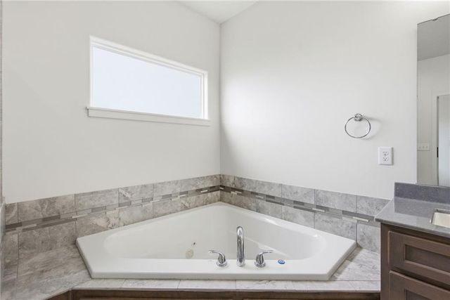913 Coyote Drive, Raymore, MO 64083