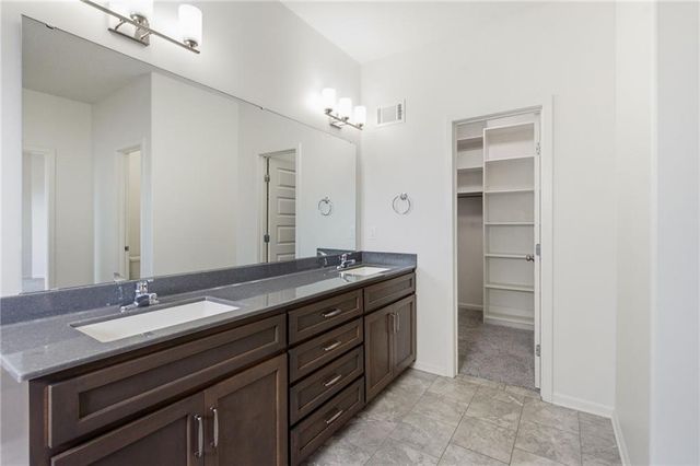 913 Coyote Drive, Raymore, MO 64083