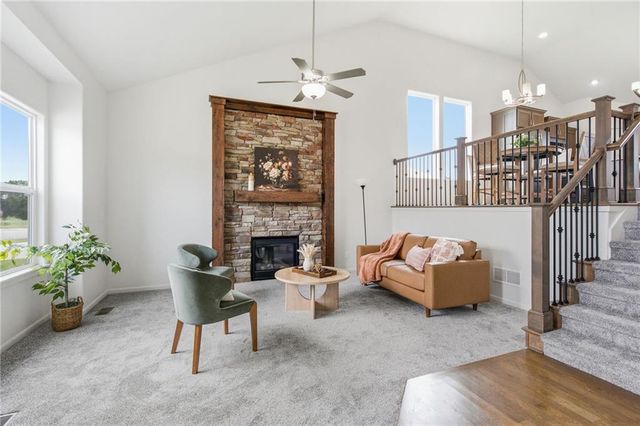 913 Coyote Drive, Raymore, MO 64083