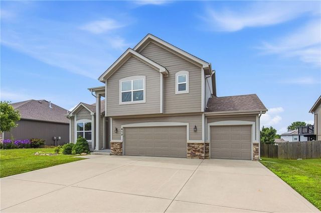 913 Coyote Drive, Raymore, MO 64083
