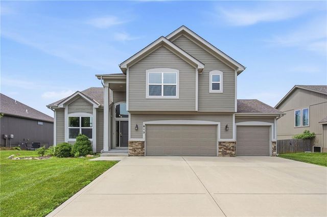 913 Coyote Drive, Raymore, MO 64083