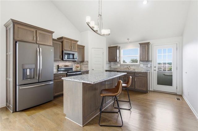 913 Coyote Drive, Raymore, MO 64083