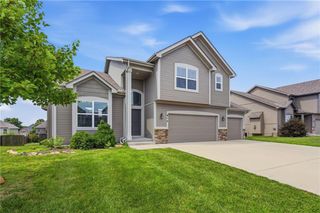913 Coyote Drive, Raymore, MO 64083
