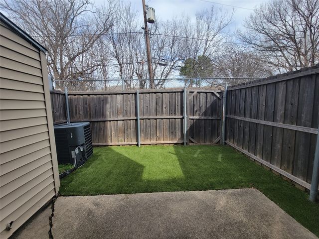 9571 Olde Towne Row, Dallas, TX 75227