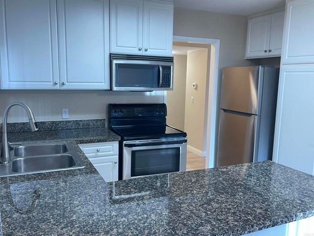 17189 W Bernardo Dr 103, San Diego, CA 92127