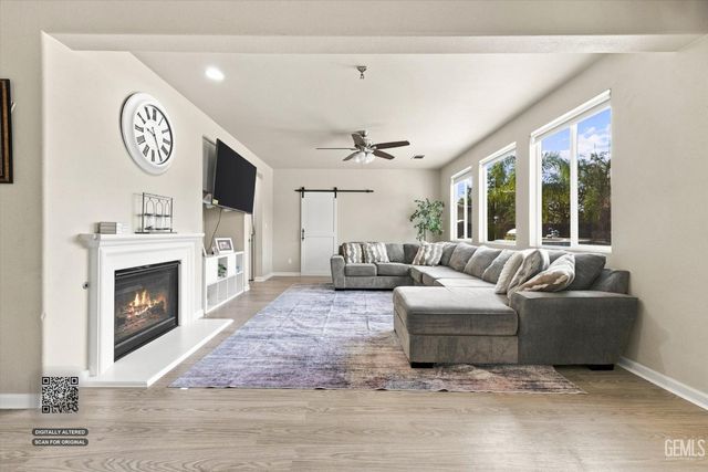 15939 La Strada Court, Bakersfield, CA 93314